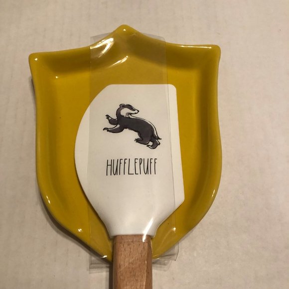 NWT Harry Potter X Rae Dunn Limited Edition Hufflepuff Spatula/Spoon Rest - Picture 2 of 5